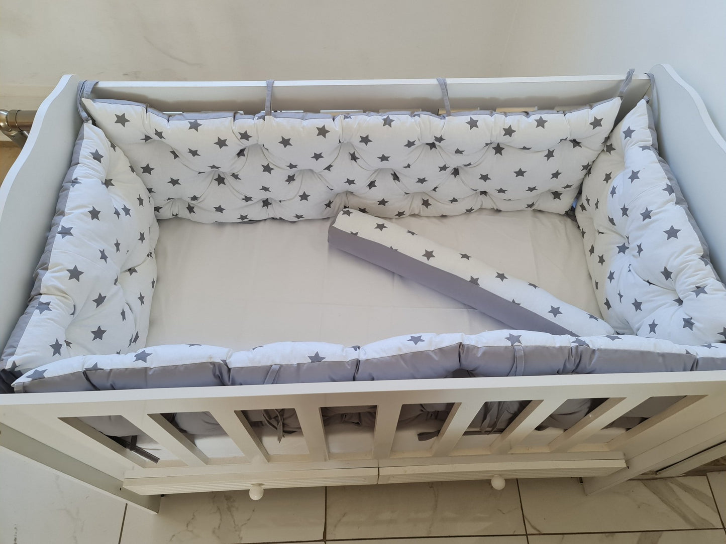 Bebek Beşik Kenar Koruma Takımı Yıldızlar %100 Pamuk Kumaş - Yorgan Atölyesi