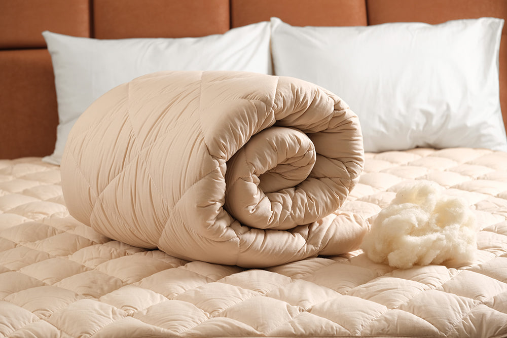 Kış Gecelerinin Vazgeçilmezi: Neden Kuzu Yünü Yorgan Tercih Etmelisiniz?