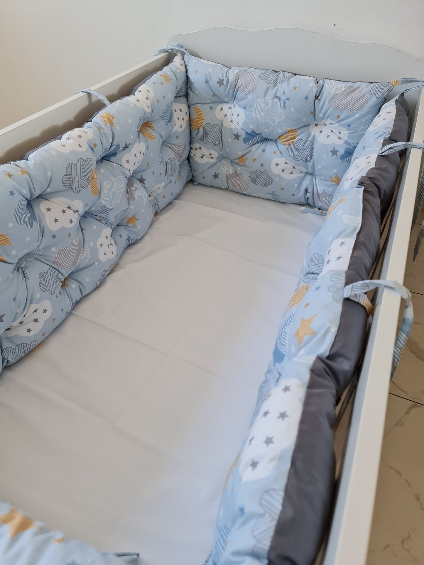Bebek Beşik Kenar Koruma Takımı Bulutlar %100 Pamuk Kumaş - Yorgan Atölyesi