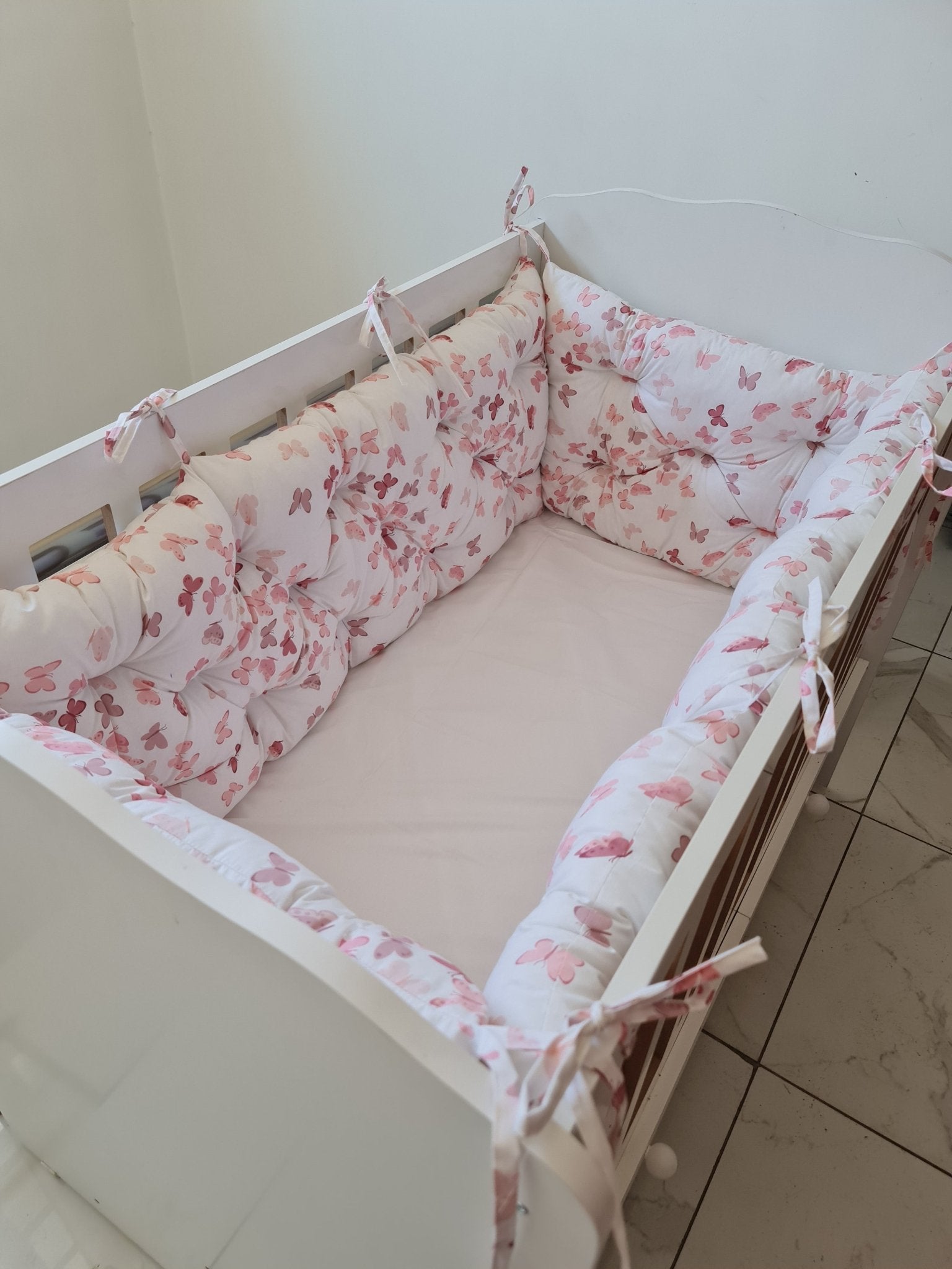 Bebek Beşik Kenar Koruma Takımı Kelebek %100 Pamuk Kumaş - Yorgan Atölyesi