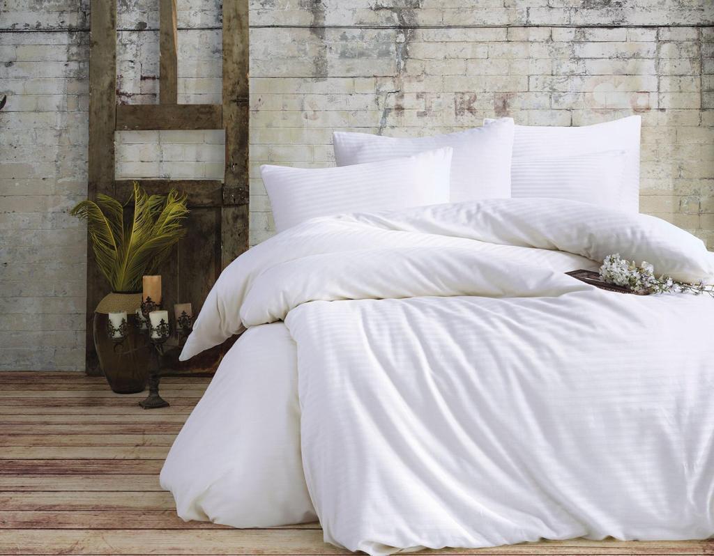 Çift Kişilik %100 Pamuk Saten Nevresim Takımı - 4 Parça Yumuşak ve Nefes Alabilir Nevresim, Çarşaf ve Yastık Kılıfı Seti - Yorgan Atölyesi